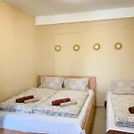 Pipacs Vendeghaz Es 3* Poroszló