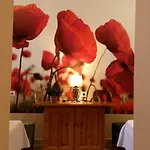 Pipacs Vendeghaz Es 3* Poroszló