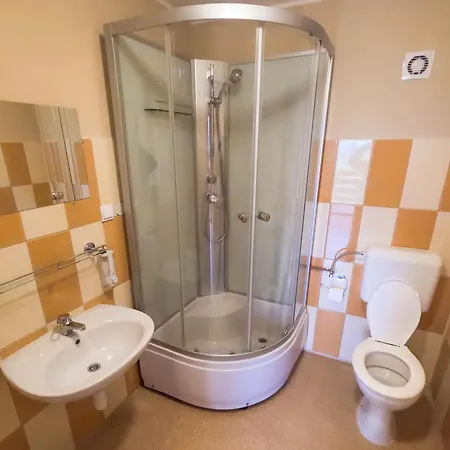 Pipacs Vendeghaz Es 3* Поросло